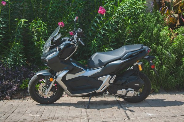 Comment installer un kit de selle chauffante pour une moto de touring en conditions hivernales?